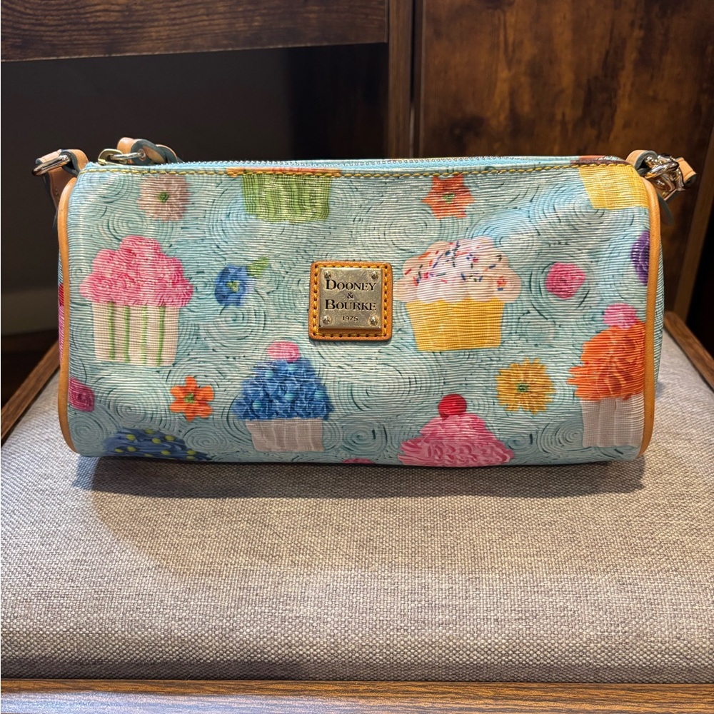 EUC Dooney & Bourke Cupcake Print Barrel Bag